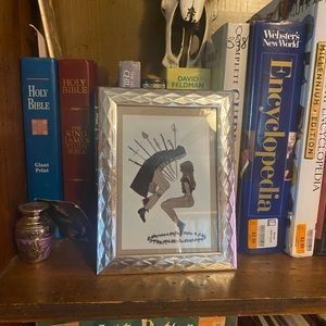 Beautiful dark fantasy, artist print signed! Comes in frame with freebies